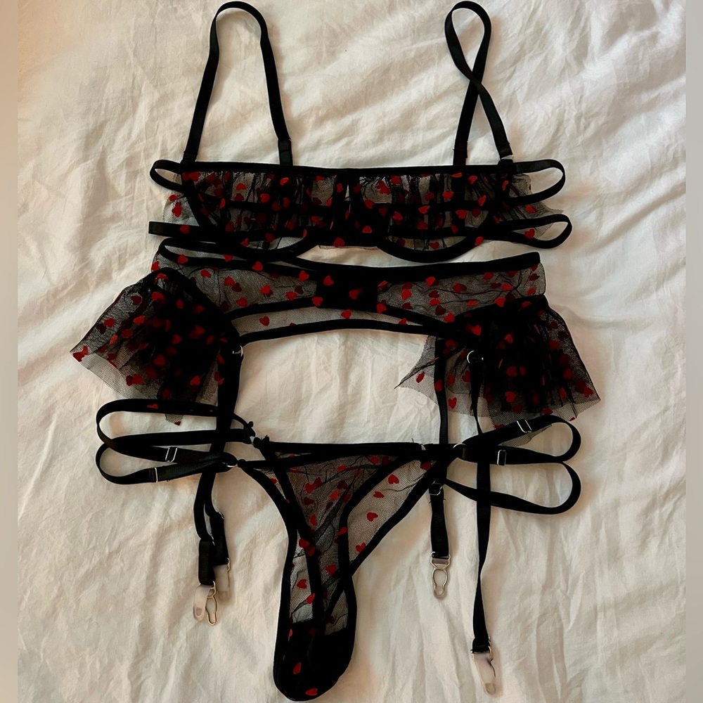 Black + hearts 3 pieces lingerie set